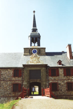 Louisbourg : la tour des casernes du bastion du Roi