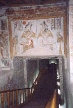 La vallée des Rois : descente jusqu'à la salle du sarcophage